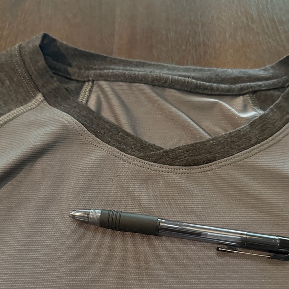 Lululemon Shirt Large. ****Minor Defects. See pictures Read Description***** - Picture 12 of 12